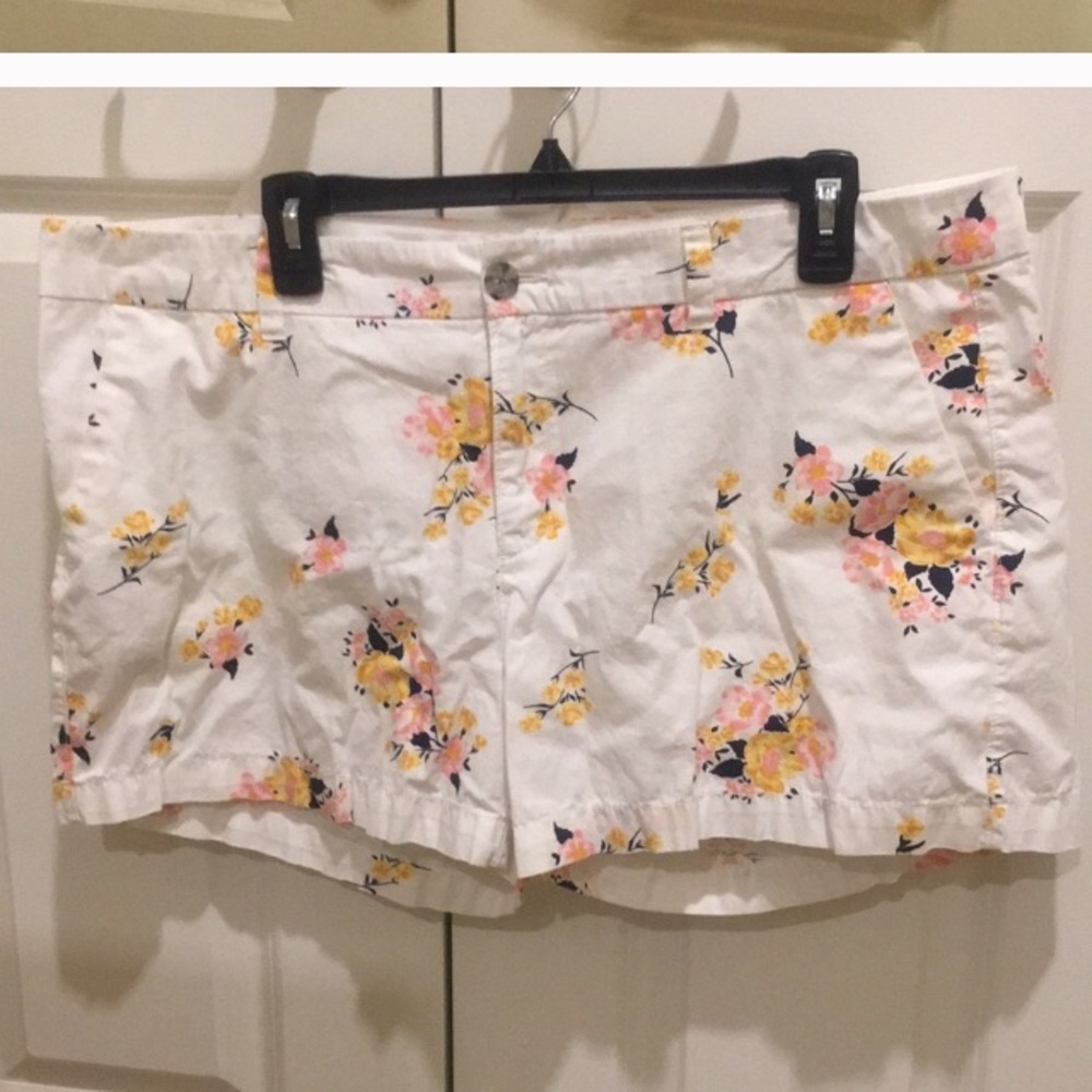 Mini Shorts - Picture 4 of 5
